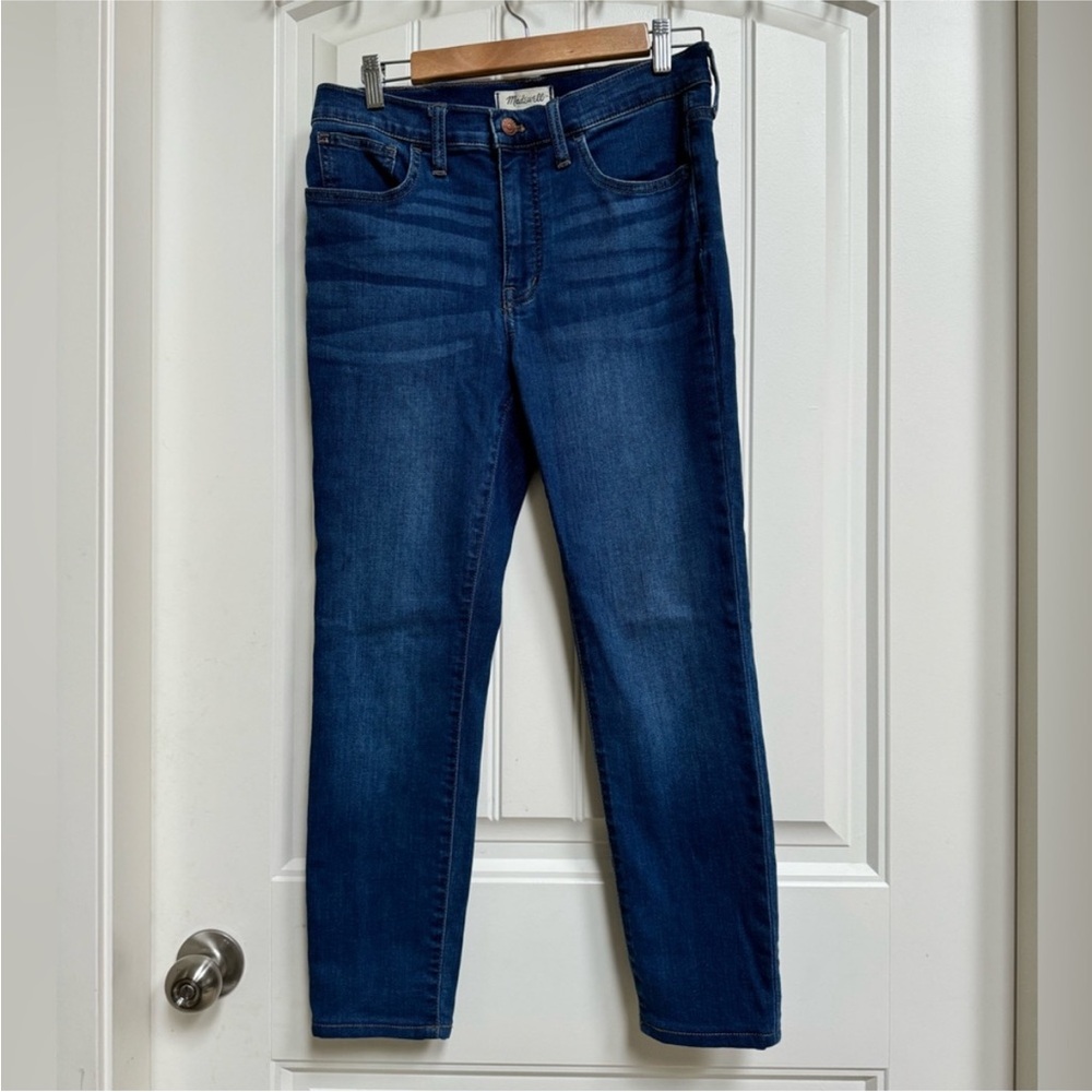Madewell 9” Mid Rise Skinny Cropped Denim. 28” by 25”